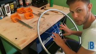 Come costruire una ruota per bicicletta  Video tutorial parte 14 [upl. by Gerfen]